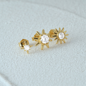 CANNER Lot de 3 paires de boucles d'oreilles clous délicates en argent sterling S925 plaqué or 18 carats, motif tournesol, étoile et fleur, collection bijoux soleil et brillance - Product Image 3