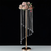 Support de fleurs haut en cristal et fer forgé, de luxe moderne et élégant, de haute qualité dorée, grand centre de table pour mariage et fête d'anniversaire