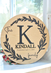 Letrero Redondo de Madera Grabado Ecológico con Inicial de Apellido para Regalo de Inauguración de Casa, Boda o Inmobiliario - Product Image 3
