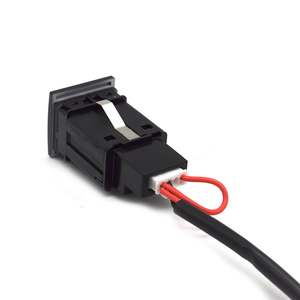 Enchufe de Cargador USB Tipo C Pd Cuadrado ABS de Diseño OEM con Enchufe de 12V y Puerto USB Pd para Toyota Corolla Rav4 Land Cruiser - Product Image 4