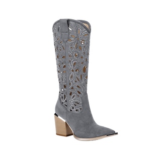 WETKISS 2024 Fashion Mental Toe Cap Cowgirl Cowboy Boots Cowgirl <span class=keywords><strong>Bottes</strong></span> <span class=keywords><strong>mi</strong></span>-<span class=keywords><strong>mollet</strong></span> <span class=keywords><strong>Bottes</strong></span> grises brodées avec diamant - Product Image 1