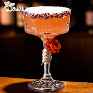 Verre à cocktail transparent gaufré en cristal vintage à longue tige pour mariage et anniversaire - Product Image 2