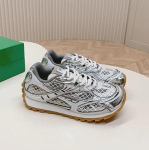 Baskets de luxe tendance de haute qualité pour hommes et femmes, lumineuses, à lacets, souples, nouveau style de bout, chaussures BV pour l'hiver - Product Image 2