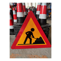 Panneau de signalisation en aluminium de couleur personnalisée 800*1.5 Film publicitaire non réfléchissant Panneau d'avertissement triangulaire pour chaussée