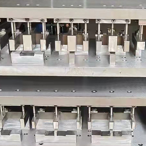 Presse à poinçonner hydraulique pour profilés en aluminium, pour la série <span class=keywords><strong>de</strong></span> fenêtres et portes Domal - Product Image 4