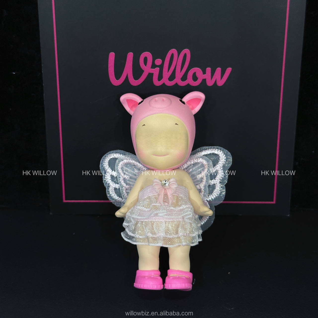 ชุดเดรสลูกไม้สีชมพู