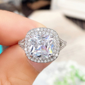F1693 Anello con Diamante Taglio Asscher per Donna, Gioiello Classico per Fidanzamento - Product Image 3