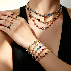 Bracciale, Orecchini, Anello e Collana Enigma Dopamine Burst con Fiore a Quattro Petali in Acciaio Inox, Diamanti Adesivi Fatti a Mano, Lusso Squisito - Product Image 1
