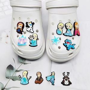 Vente en gros de décorations pour chaussures Frozens Cute PVC Plastic Rubber Buckle Anna Clog Shoe Charms Cute <span class=keywords><strong>Elsa</strong></span> Princess Diy Accessories - Product Image 3