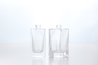 Bouteille de parfum usine professionnelle Parfum Dubai Cosmétiques vide Mini bouteille en verre carrée de forme unique Flacon de parfum de 50ml