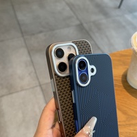 Étui de téléphone magnétique de texture de fibre de carbone mate de luxe pour iPhone 14 15 Pro Max 16 Plus couverture arrière antichoc de charge sans fil