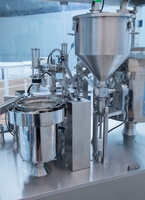 Equipo de Jeringas de Plástico con Tapón Automático para Llenado de Adhesivos Industriales