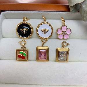 Collier étanche en acier inoxydable avec breloques personnalisées en forme de goutte d'huile d'abeille en CZ, accessoires de pendentif fleur cerise plaqué or DIY - Product Image 3