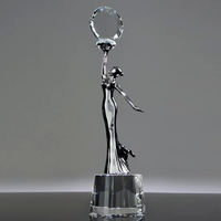 Modèle de trophée en résine et cristal personnalisé conçu sur mesure et article de reconnaissance