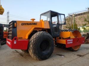 Rodillo Compactador DYNAPAC CA30D de Segunda Mano de Alta Calidad, Original y Usado, con Plataforma, Máquina Multifuncional para Carreteras en Venta - Product Image 3