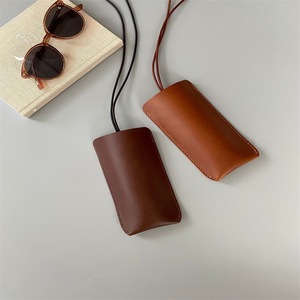 Étui à lunettes en cuir PU réglable à porter en bandoulière, étui à lunettes portable pour les voyages en plein air, sac de rangement pour lunettes de soleil - Product Image 1
