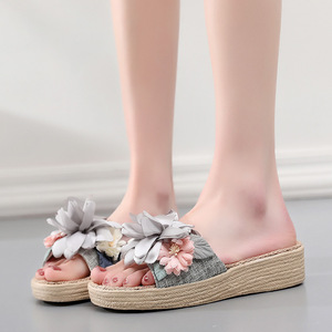 Chaussons d'été compensés à semelle épaisse en lin, motif floral, pour femme, antidérapants, légers, pour la maison - Product Image 4