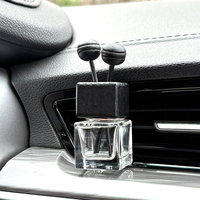 Diffuseur d'huiles essentielles pour voiture en verre noir carré de 8 ml avec clip de ventilation, surface à estampage à chaud, flacon vide pour parfum et désodorisant