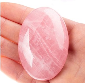 Pietra di palma di quarzo rosa ovale, pietra di mediazione lucidata tasca preoccupazione cristallo di guarigione <span class=keywords><strong>per</strong></span> la terapia geometria di bilanciamento <span class=keywords><strong>Chakra</strong></span> - Product Image 2
