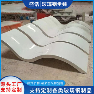 Tumbona de fibra de vidrio para exteriores, impermeable, resistente a los rayos UV, diseño moderno con respaldo para uso en piscina o playa. - Product Image 3