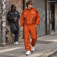 Ensemble de survêtement court pour homme OEM en coton orange, style streetwear, grandes tailles, avec veste coupe-vent à capuche à panneaux contrastants et pantalon, personnalisable