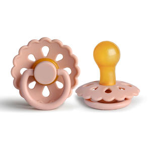 Sucette Ronde En Caoutchouc Naturel Souple Pour Bébés Avec Grands Trous De Ventilation - Product Image 1