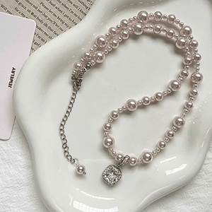 <span class=keywords><strong>Collana</strong></span> girocollo di <span class=keywords><strong>perle</strong></span> grigiastro con ciondolo quadrato Manta rosa con ciondolo di lusso regolabile per donna - Product Image 2
