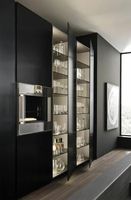 Armoire murale suspendue en bois massif moderne avec un design cannelé et une finition laquée, dotée d'une table d'appoint et d'étagères en verre pour le rangement