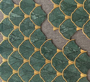 Carreaux de mosaïque <span class=keywords><strong>en</strong></span> marbre vert indien irrégulier effet jet d'eau, avec bordure <span class=keywords><strong>en</strong></span> laiton doré, <span class=keywords><strong>pour</strong></span> murs et sols de salle de bain d'hôtel – Matériau <span class=keywords><strong>en</strong></span> pierre – Vente chaude - Product Image 2