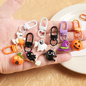 LLavero de resina de serie Halloween de dibujos animados creativos bolsa colgante de plástico colgante decorativo pequeños regalos para parejas o novias - Product Image 3