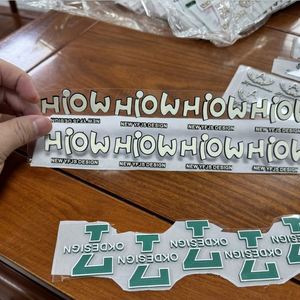 ป้ายยางนูน 3 มิติ แบบกำหนดเอง ป้ายซิลิโคนแบบรีดร้อนสำหรับแปรงสีฟัน ป้ายโลโก้สกรีน ป้ายแบรนด์เสื้อผ้า - Product Image 2