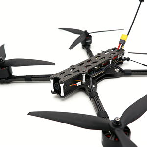 最高の低価格スプレー式民間UAVコントローラーとゴーグル、We Bleed Kits FPVドローンを製造 - Product Image 3