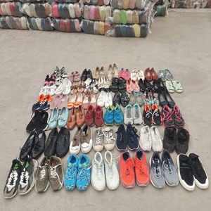 <span class=keywords><strong>Scarpe</strong></span> usate all'ingrosso Sneakers <span class=keywords><strong>di</strong></span> alta qualità balle <span class=keywords><strong>di</strong></span> <span class=keywords><strong>scarpe</strong></span> <span class=keywords><strong>di</strong></span> tela <span class=keywords><strong>di</strong></span> seconda mano <span class=keywords><strong>di</strong></span> marca stili misti per le donne e gli uomini <span class=keywords><strong>scarpe</strong></span> Stock - Product Image 5