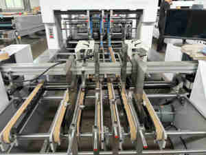 Pegamento frío 4 6 Máquina plegable de esquina para cartón corrugado Bloqueo automático de choque Carpeta inferior Encoladora Caja Embalaje - Product Image 4
