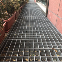 Grille de fenêtre de sous-sol en acier métallique, utilisation durable, grille plate en métal, couverture de puits de fenêtre de sous-sol extérieure, robuste