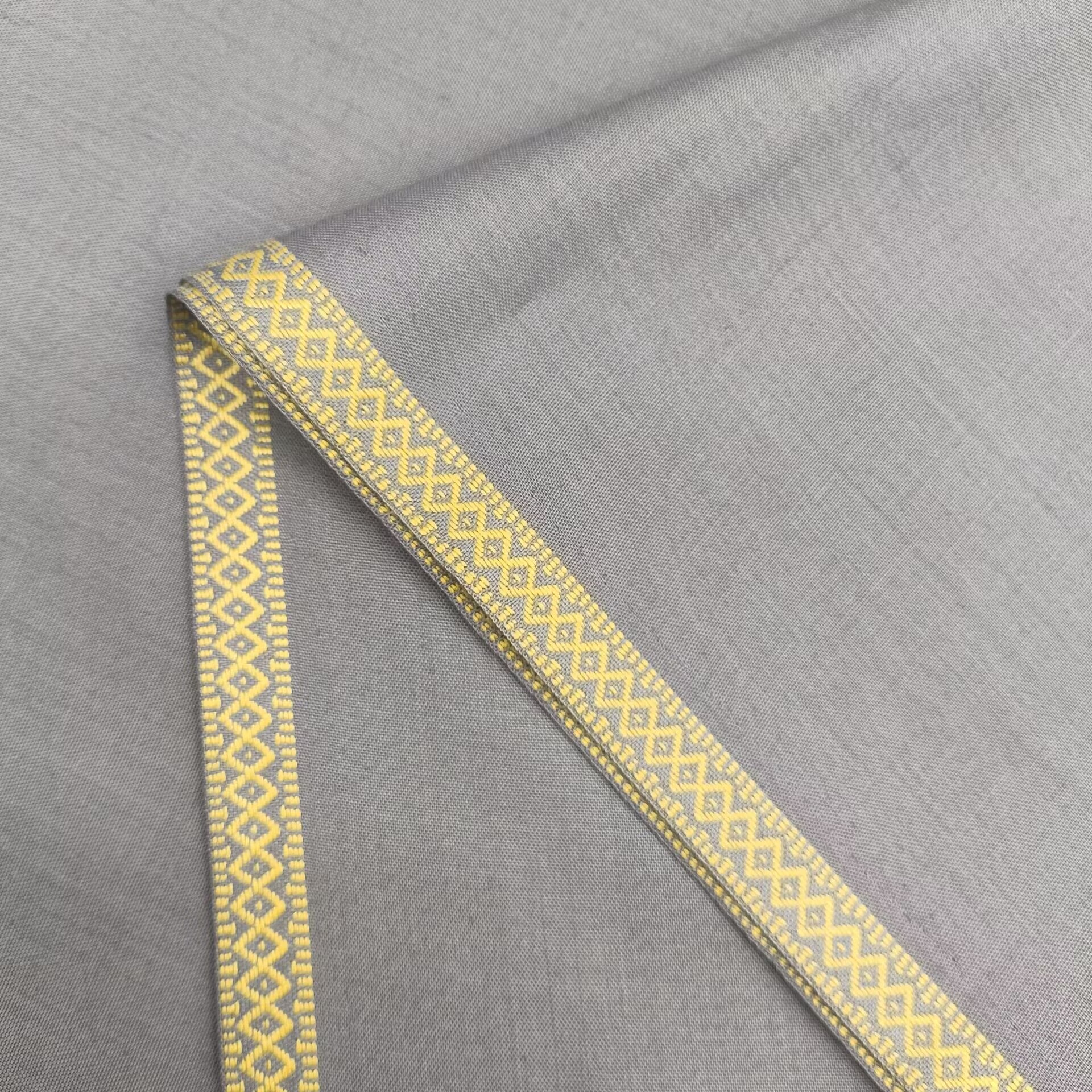 Hot Sale Factory Price TR 80/20 Toyobo Soft Arabic Thobe Twill Woven Plain Dyed Fabric 80% /Viscose 20% Cotton for Arab
