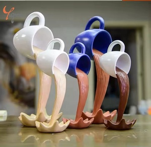 Handmade Resin Crafts Statue Floating Coffee Cup Art Sculpture Overflow Liquid Splash Coffee Shop Decorative Statuary New Market