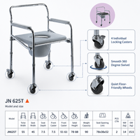 Chaise de toilette mobile réglable en hauteur (51-61 cm) avec freins à roulettes, cadre chromé et housse de siège en tissu.
