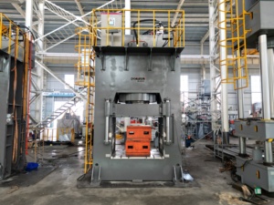 Compresor de aserrín con marco de 1500 toneladas, fabricación de paletas, máquina automática para fabricar paletas de madera, <span class=keywords><strong>prensa</strong></span> hidráulica - Product Image 3