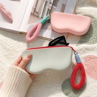 Étui à lunettes en silicone rigide entièrement personnalisable avec poignée en tissu pelucheux, fermeture éclair spacieuse, idéal pour les voyages, cadeau
