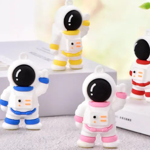 अंतरिक्ष यात्री पहनने टोपी युवा लड़की आंकड़ा लड़कों मिनी लड़ाई बेबी खिलौने कार्टून प्लास्टिक मूर्ति चाबी का गुच्छा