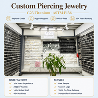 Anting-anting tusuk tulang rawan titanium ASTM F136 dengan batu CZ hitam, desain lengkung datar, warna emas dan perak, grosir perhiasan tindik.