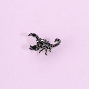 Offre Spéciale Halloween : Scorpion Créatif en Alliage de Zinc Bordé d'Argent, Badge Métallique Insecte Noir Audacieux pour Sac à Dos - Product Image 2