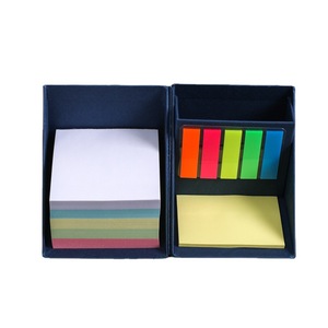 Blocco Note Adesivo Personalizzato Pieghevole Quadrato 9x9cm con Portapenna - Product Image 2