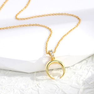 Collar con colgante de cuerno de luna CZ para mujer, cadena chapada en oro para clavícula, joyería de moda, entrega en 7 días - Product Image 3