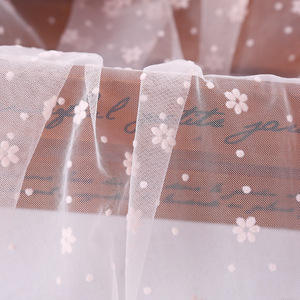 Nuovo arrivo ricamato floccante in <span class=keywords><strong>Tulle</strong></span> tessuto a rete a sei petali di fiori in <span class=keywords><strong>Nylon</strong></span> a punto rotondo tessuto a maglia per confezione regalo - Product Image 5