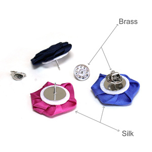 ユニセックスニューファッションハンドメイドシミュレートローズフローラルブローチラペルピンシルク生地スーツアクセサリー男性用真鍮ショートピン - Product Image 5