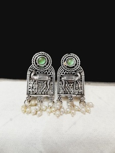 Boucles d'oreilles Camel Design pour femmes, style ethnique traditionnel, oxydées, bijoux de déclaration festifs et de mariage - Product Image 1