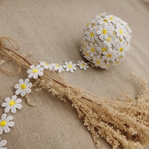 Adorno de encaje de margaritas florales amarillos y blancos 1,7 cm Suministros de costura Modelo de lote de stock 2017 - Product Image 1