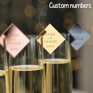 Étiquette de boisson carrée dorée gravée sur mesure 2026 – Décoration élégante en métal pour mariage - Product Image 2